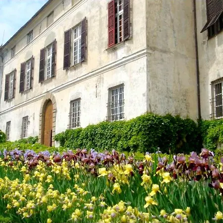Дом отдыха Charming Elegant Castle Flat With Large Garden *