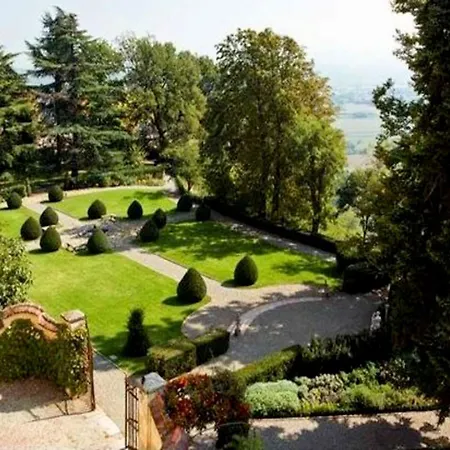 Charming Elegant Castle Flat With Large Garden Holiday home